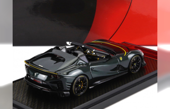 FERRARI 812 Competizione A Spider (2022) - Black Wheels, Verde Zeltweg - Dark Green Met Yellow