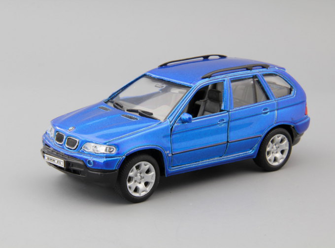 BMW X5, blue