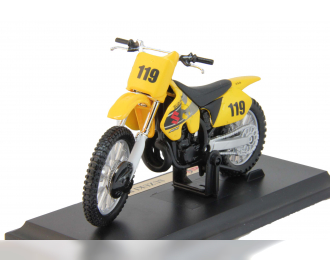 SUZUKI RM250, yellow