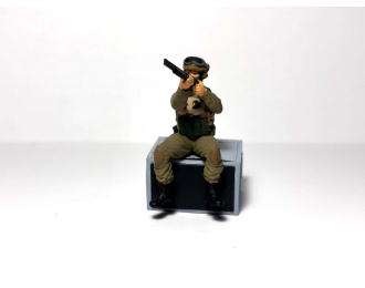 Солдат с ружьем сидячий масштаб 1:24 (см.описание)