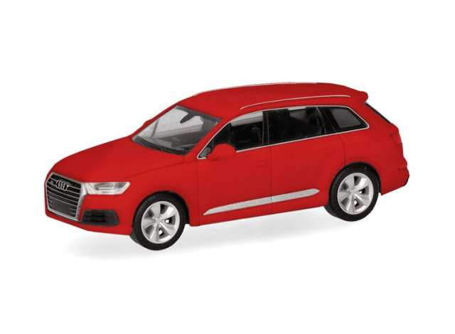 AUDI Q7, red