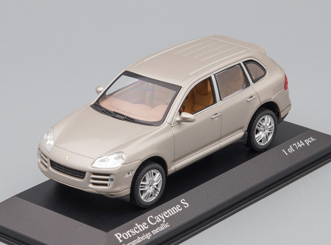 PORSCHE Cayenne S (2007), beige metallic