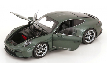 PORSCHE 911 (992) S/T (2023), green metallic