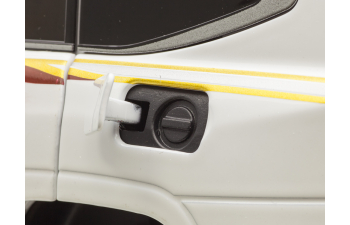 TOYOTA Land Cruiser 300, белый (с работающим светом)