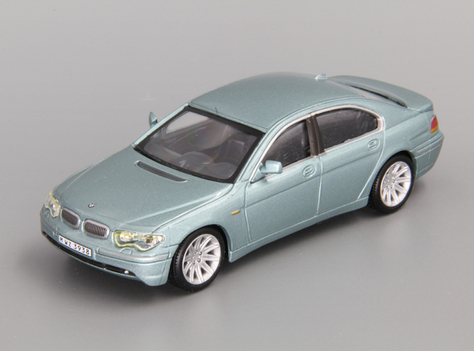 BMW 7 Series, light green