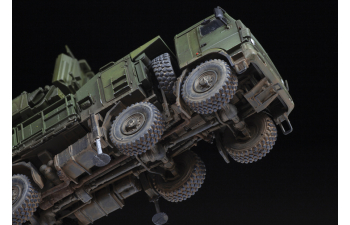 Сборная модель Российский самоходный зенитный ракетно-пушечный комплекс Панцирь-С1