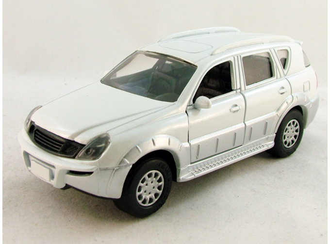 SSANG YONG Rexton II, white