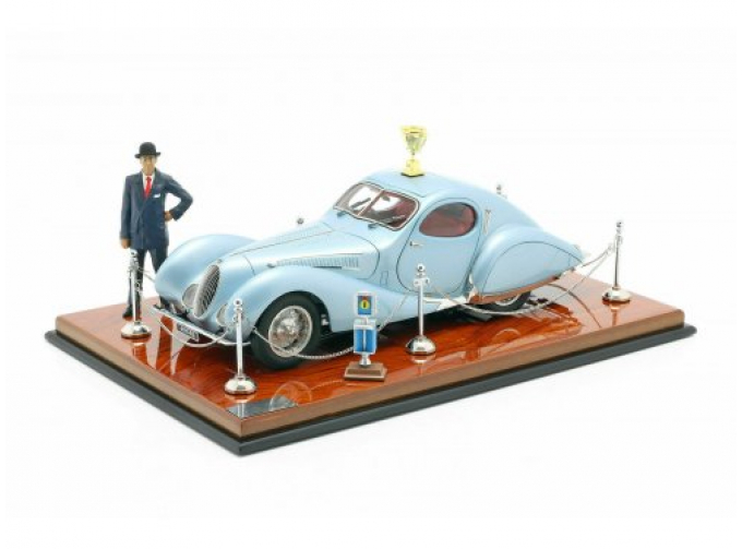 Talbot Lago T150-SS 1937-39 синий *Concours DElegance* диорама с фигурой и витриной