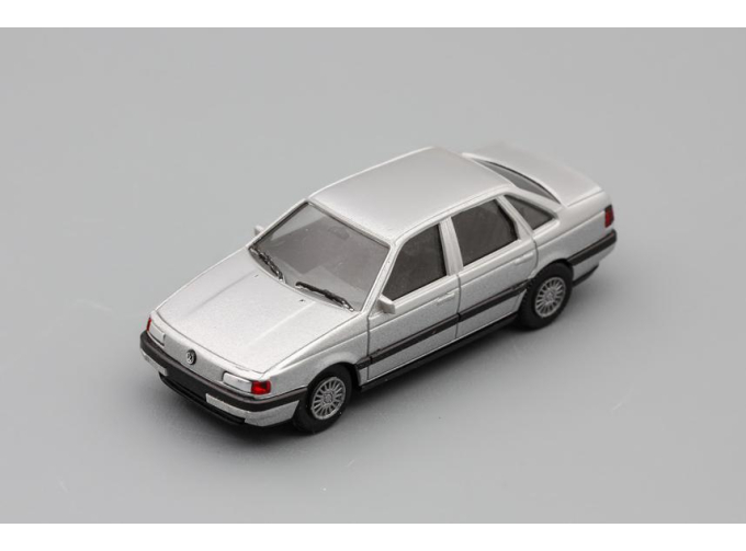 VOLKSWAGEN Passat GL, silver