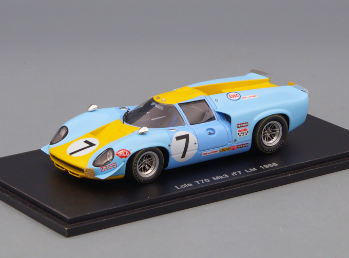 LOLA T70 Mk3 #7 LM (1968), blue / yellow