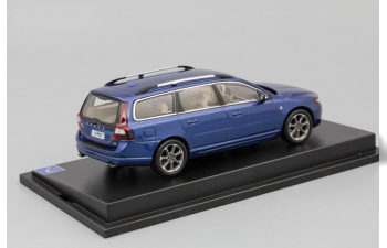 VOLVO V70, blue