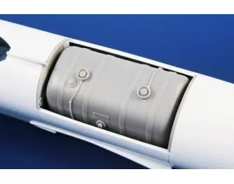 Основной топливный бак самолета Gloster Meteor F Mk.8/9