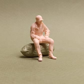 Фигура 0886 Агент сидящий, неокрашенная