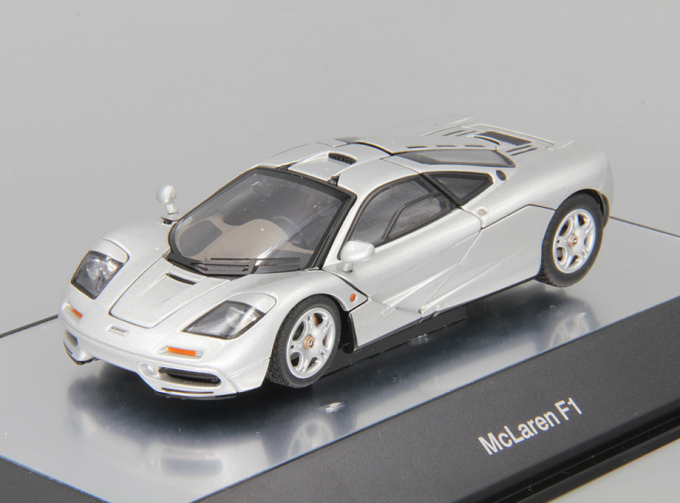 McLAREN F1 Road Car Short Tail (1994), magnesium silver / metallic silver