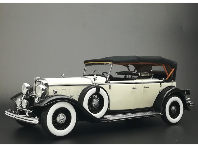FORD Lincoln KB (1932), white/black