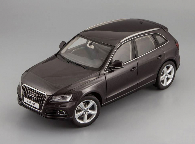 AUDI Q5 Facelift  with sun-roof (2013), lava grey