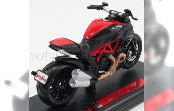 DUCATI Diavel Carbon 2011, Red Carbon Black