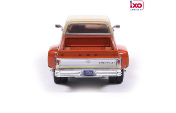 CHEVROLET K-30 CREW Cab Dually Pick-Up (1975), Grecian Bronze and Santa Fe Tan Deluxe Two-Tone 