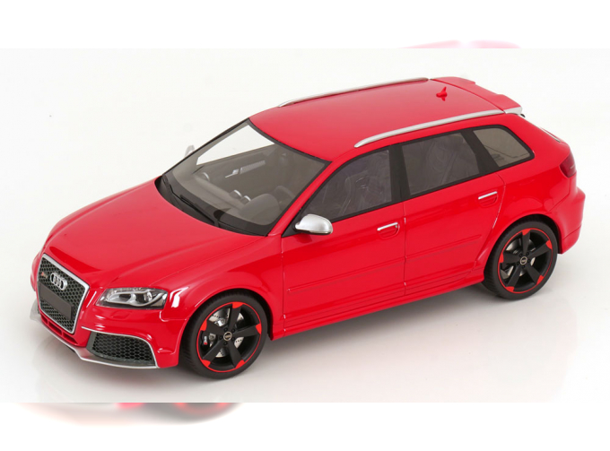 AUDI RS3, red