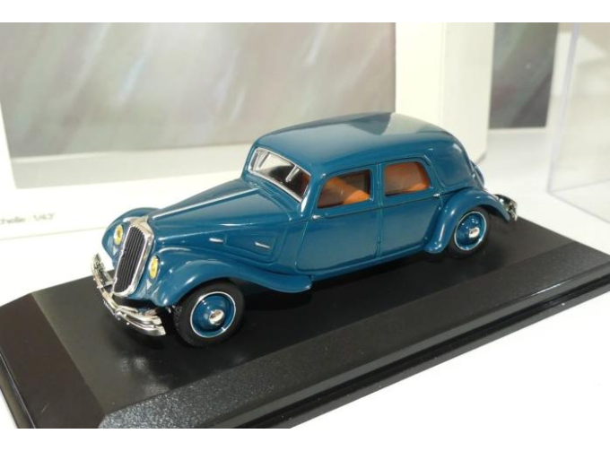 CITROEN Traction 22CV Berline, blue-green
