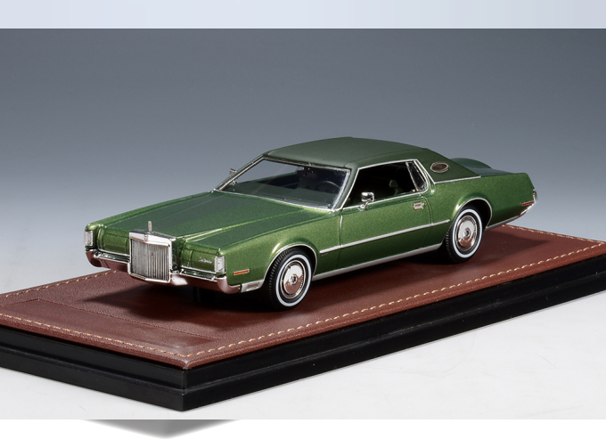 LINCOLN Continental Continental Mark IV (1972), Light Ivy Moondust Poly