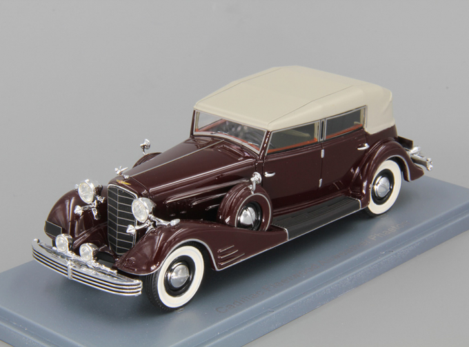 CADILLAC Fleetwood Allweather Phaeton (1933), dark-red / dark-beige