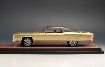 LINCOLN Continental Coupe (1970), Medium Gold Irid