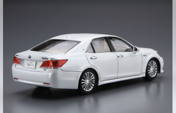 Сборная модель Toyota Crown GRS210/AWS210 RoyalSaloon G '15