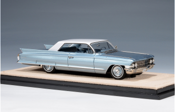 CADILLAC Coupe Deville (1962), Newport Blue Metallic