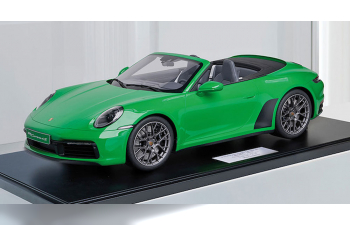 PORSCHE 911 (992) Carrera 4S Convertible (2020), green