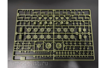 Сборная модель Советская тяжёлая самоходно-артиллерийская установка ИСУ-152