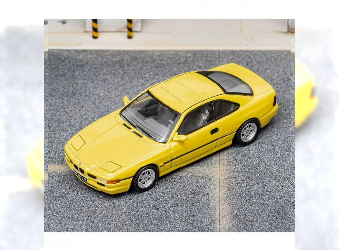 BMW 850 CSi (1992), yellow
