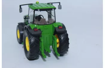 John Deere 8330, green