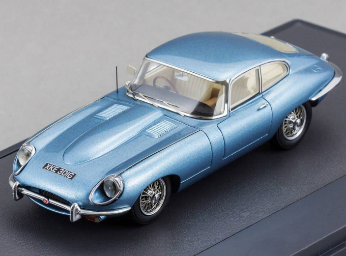 JAGUAR E-type SII Coupe (1970), blue metallic