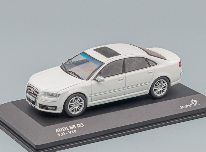 AUDI S8 D3 (2010), white