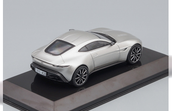 ASTON MARTIN DB10 2015 Silver