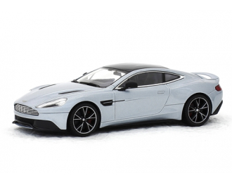 Aston Martin Vanquish (skyfall silver)