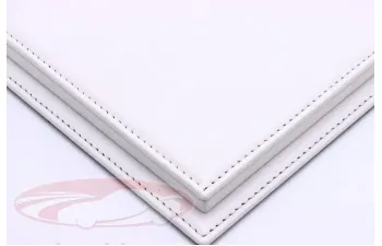 Бокс акриловый Mulhouse с белой кожаной подставкой для шлемов