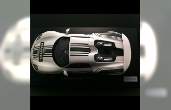 PORSCHE 918 Spyder Martini, white