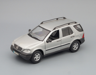 MERCEDES-BENZ ML320, silver