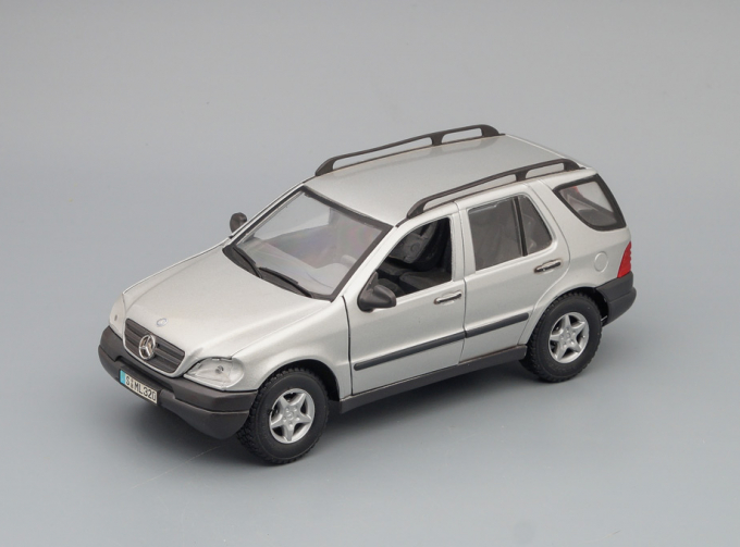 MERCEDES-BENZ ML320, silver