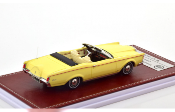 LINCOLN Continental Mark III Convertible (1971), light yellow