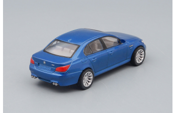 BMW M5, blue