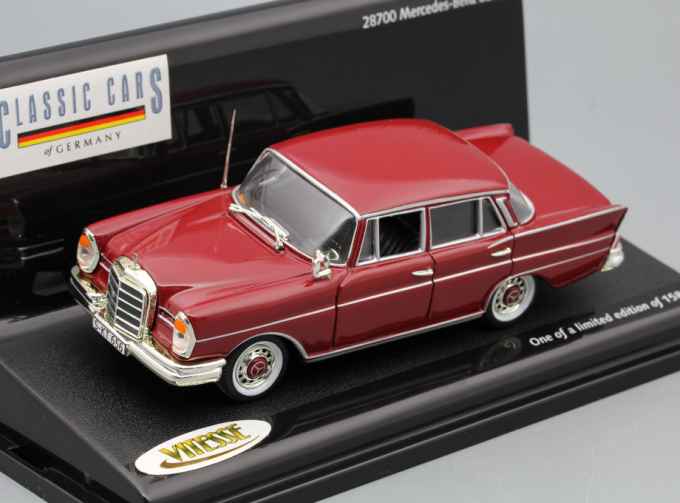 MERCEDES-BENZ 220 SE W111, dark red