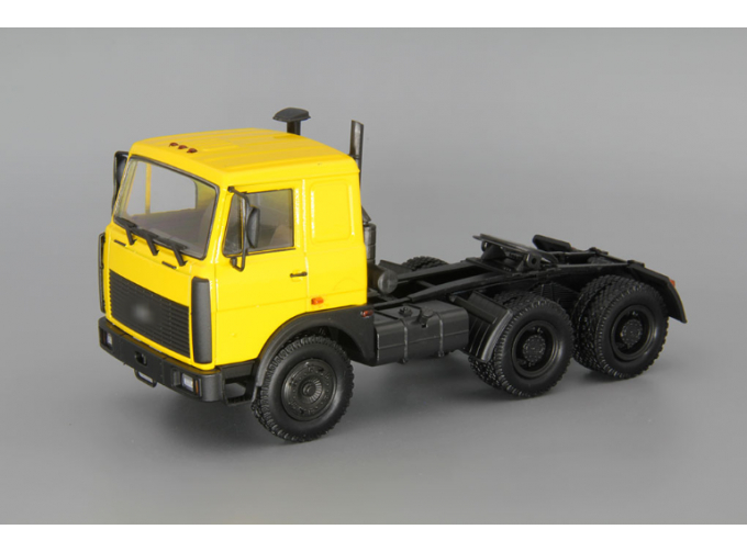 Минский 64224 седельный тягач, желтый