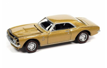 CHEVROLET Camaro SS (1967), gold , CHEVROLET Stinger Wagon (1972), blue with black stripes 