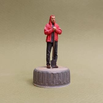 Фигура 0917 Паша с лопатой, окрашенная (цвет в ассортименте)