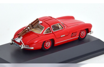 MERCEDES-BENZ 300 SL with Ski and figurine, red