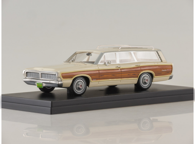 FORD LTD Country Squire (1968), light beige/wood Optics