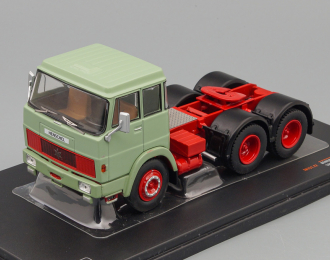 HENSCHEL HS 19 towing vehicle (1966), light green/red
